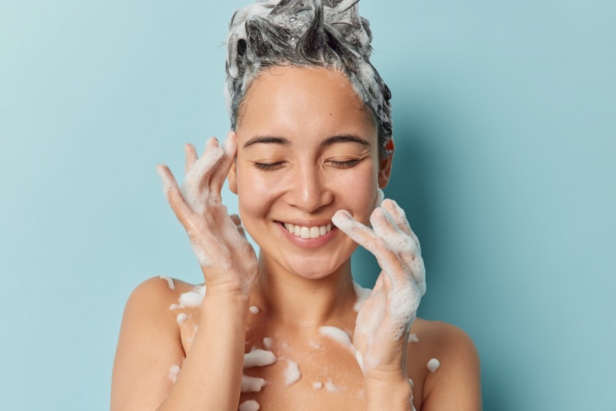 Quelles sont les précautions à prendre lors de l'utilisation de shampoings pour la repousse des cheveux ?